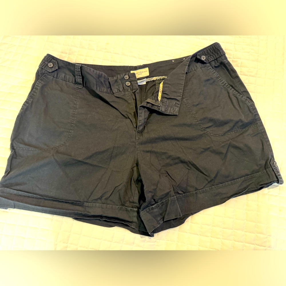 22W St. John’s Bay women’s shorts. Stretch.